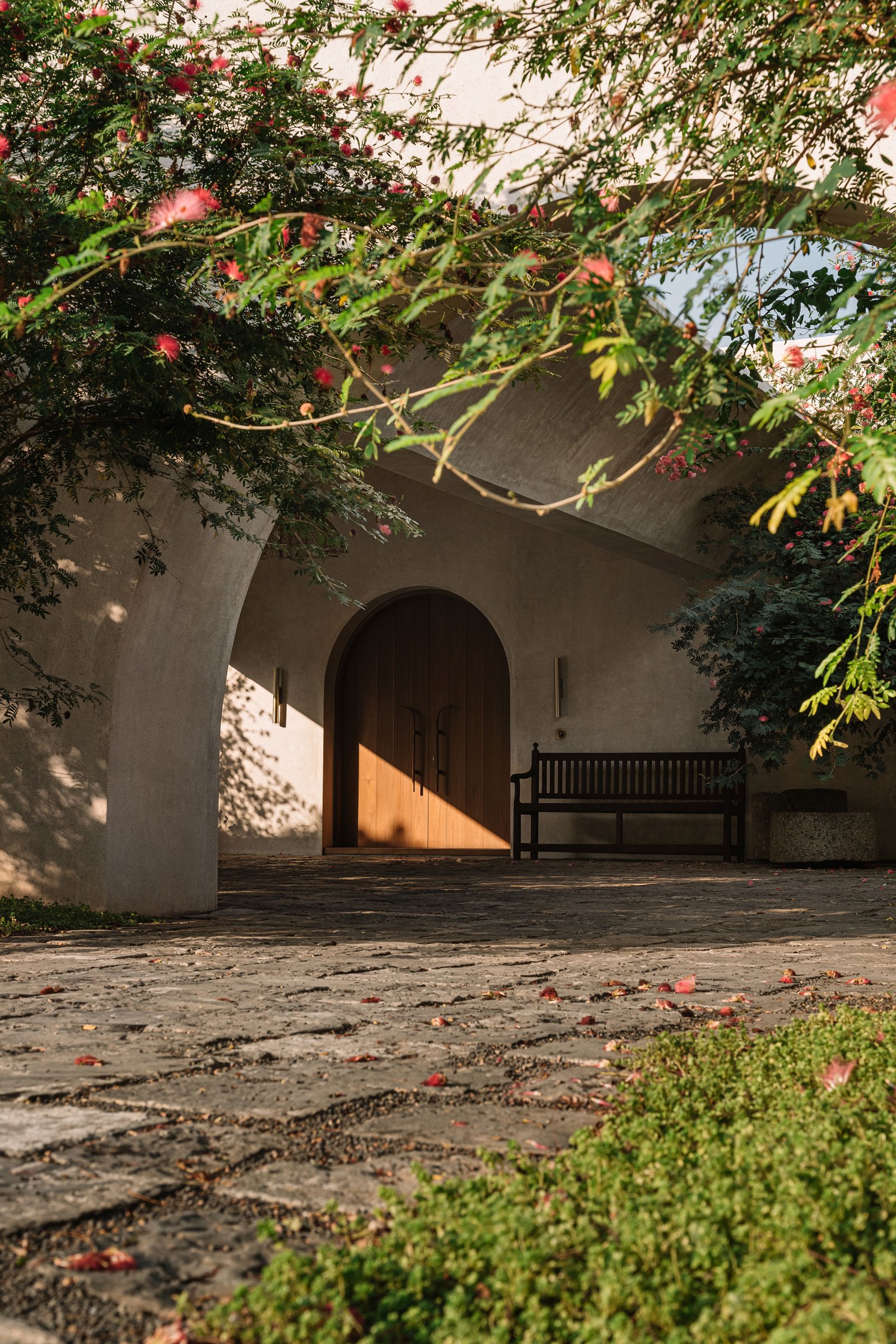 biophilic design Entry driveway