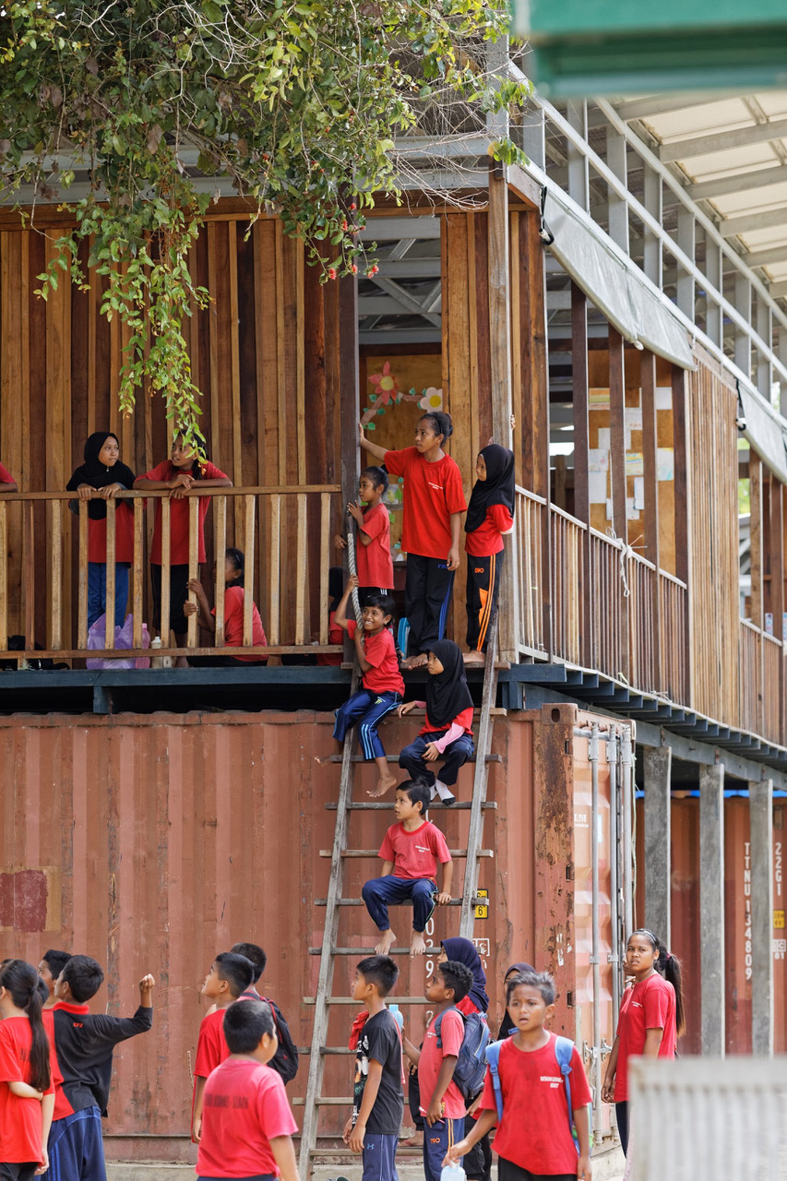 Etania Green School - Architecture BRIO school children on ladder